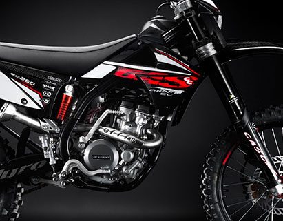 Four Stroke Motorcycle Engine Oils - Engine Oil Additives - kronex Additives - Dealers, Manufacturer, Exporters and Wholesale Suppliers Of Lubricant in India